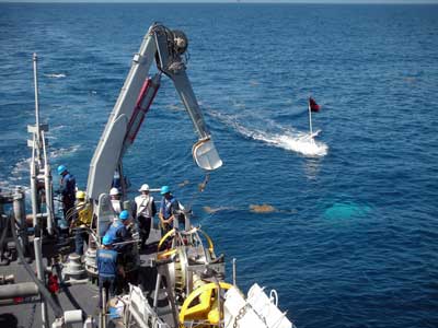 The mine warfare countermeasure ship USS Devastator conducts sea trials with advanced minesweeping gear off the coast of Texas. The new rigging will enable minesweepers to clear larger lanes in the ocean. (Credit: USN Visual Service 07/08/08) The mine warfare countermeasure ship USS Devastator conducts sea trials with advanced minesweeping gear off the coast of Texas. The new rigging will enable minesweepers to clear larger lanes in the ocean. (Credit: USN Visual Service 07/08/08)