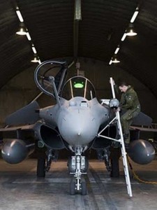 Rafale loaded with Reco-NG pod (Credit: http://rafalenews.blogspot.com/2011/03/first-pictures-of-rafale-which-were.html) Rafale loaded with Reco-NG pod (Credit: http://rafalenews.blogspot.com/2011/03/first-pictures-of-rafale-which-were.html)