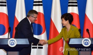 South Korea signed a defense cooperation pact with Poland on Tuesday, laying the groundwork for exporting homegrown trainer jets and other military hardware to the European nation seeking to modernize its armed forces.