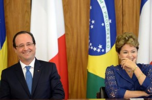 French President Francois Hollande (L) and Brazilian President Dilma Rousseff laugh during a ceremony at Planalto Palace in Brasilia on December 12, 2013 (AFP, Evaristo Sa)