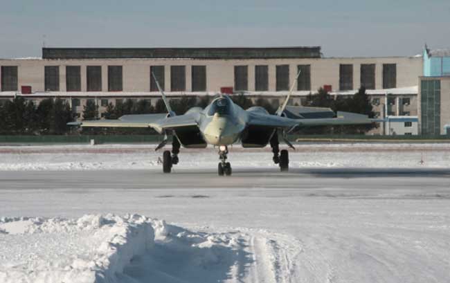 Front view of the aircraft (Credit Photo: http://www.defenceforum.in/forum/showthread.php/8276-PAK-FA-Post-First-Flight-Developments!-Putin-visits-PAK-FA?p=121035&viewfull=1)