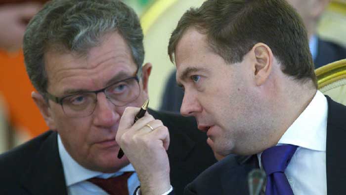 Dmitry Medvedev and Sergey Prikhodko (Credit: http://en.rian.ru/russia/20110412/163497313.html) Dmitry Medvedev and Sergey Prikhodko (Credit: http://en.rian.ru/russia/20110412/163497313.html)